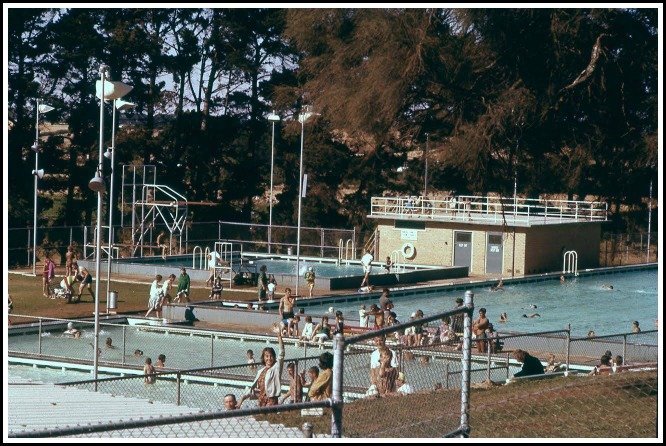 lost wbool pool waving